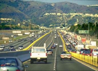 photo of SR 91 corridor illustrating the Express lanes in the middle of the corridor