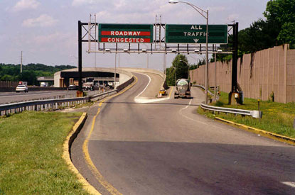 changeable message sign on the New Jersey Turnpike indicating a congested roadway