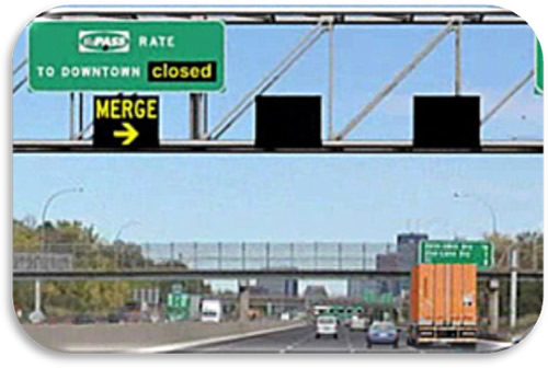 Figure 13. Graphic. Closing Priced Dynamic Shoulder Lane-Minneapolis, Minnesota. Illustration of overhead signs indicating that the left priced dynamic shoulder lane is closing and traffic is to merge to the right.