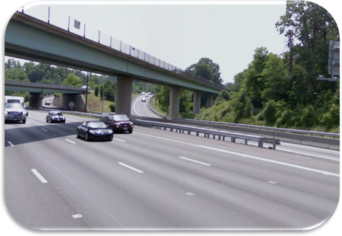 Figure 44. Photo. I-495, Viewing Dual Entrance Ramps from I-66—Virginia. Photo showing entrance of I-66 onto I-495.