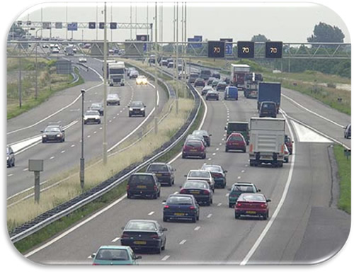 Figure 7. Photo. Plus Lane-The Netherlands. Photo showing an urban motorway in The Netherlands with the plus lane open on the left shoulder.