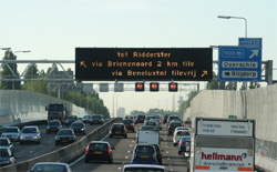 Photo.  Example of a Dynamic Route Information Panel (DRIP) in use in the Netherlands.