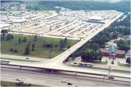 figure 14 - photo - Photograph showing direct access ramp to reversible lanes in Houston, TX