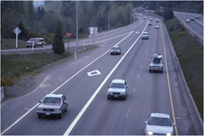 figure 35 - photo - Photograph showing right side High Occupancy Vehicle lane on I-405 in Bellevue, WA