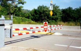 Figure 27: Photo: Retractable barricade to signal Do Not Enter for reversible express lanes.