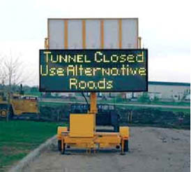 photo of a dynamic message sign displaying the message "tunnel closed, use alternative roads"