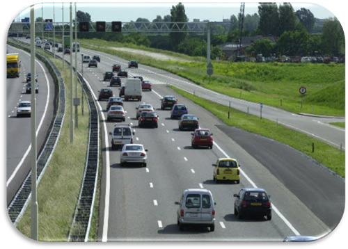 Figure 25. Photo. Plus Lane-The Netherlands. Photo showing an urban motorway in The Netherlands with the plus lane open on the left shoulder. Lane control signals indicate that the left shoulder is open.
