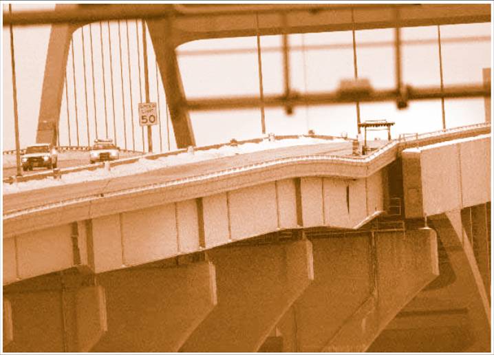 Figure 31  Structural failure on Daniel Webster Hoan Memorial Bridge, December 13, 2000. 